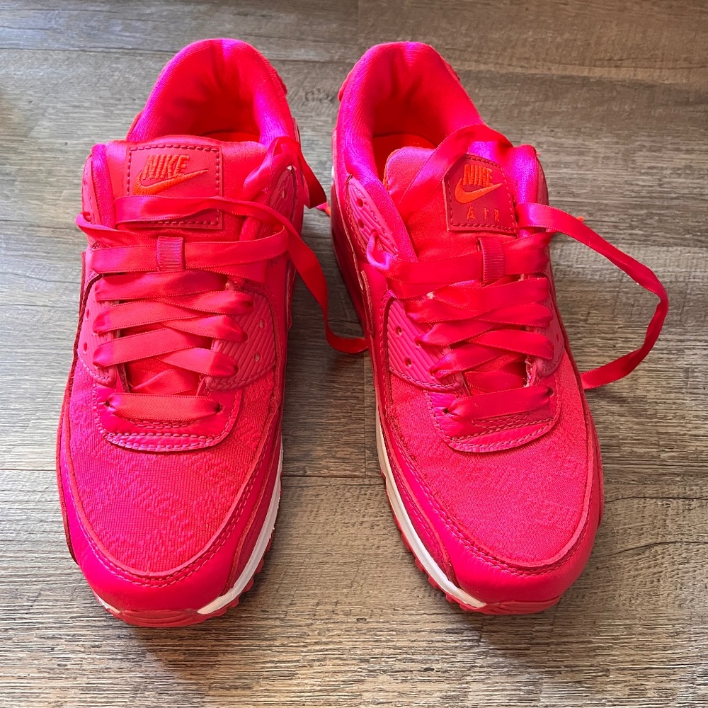 Nike Women’s Air Max 90